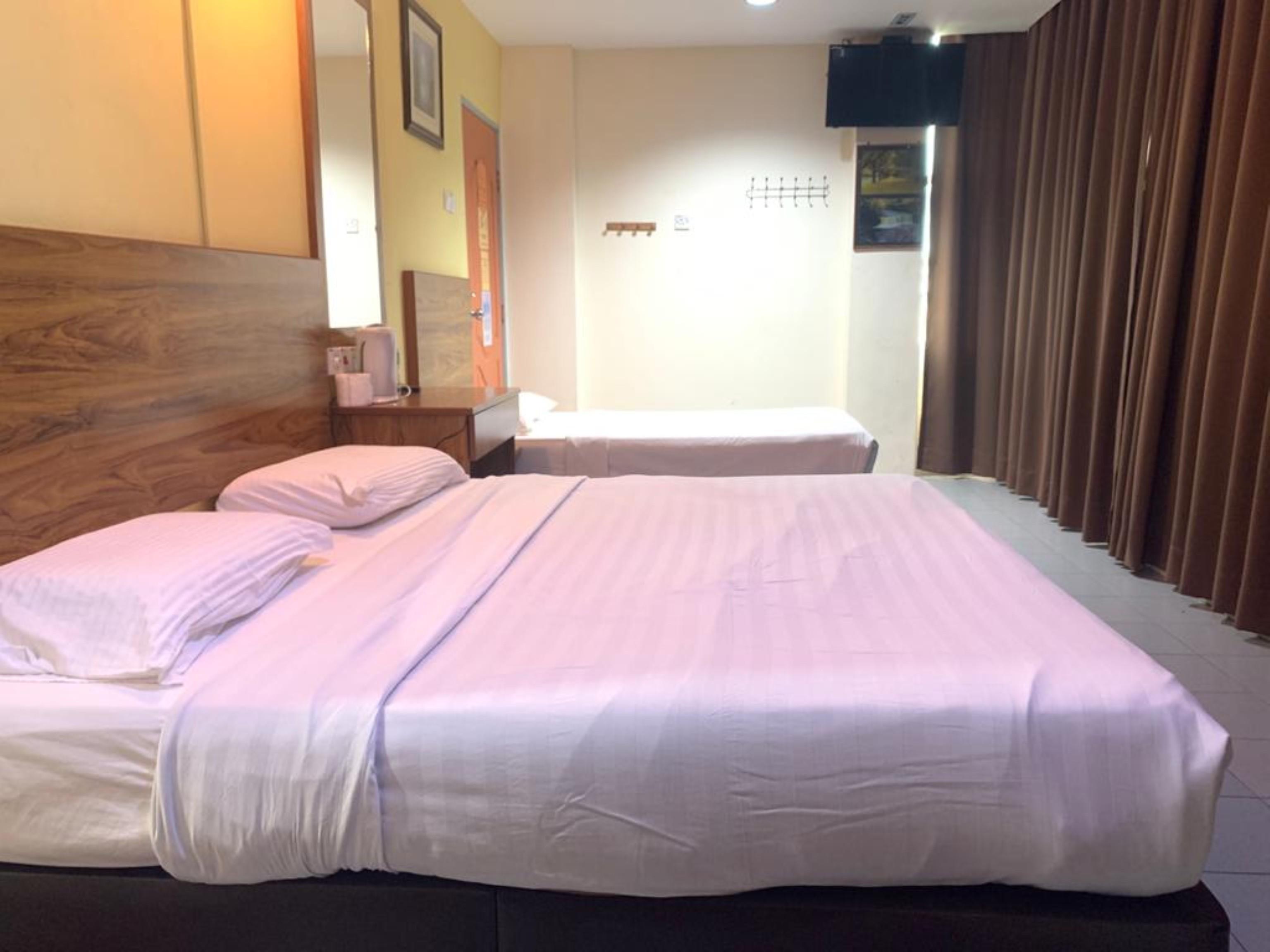 Oyo 89877 Sun Triang Hotel Kampong Kerayong Exterior photo