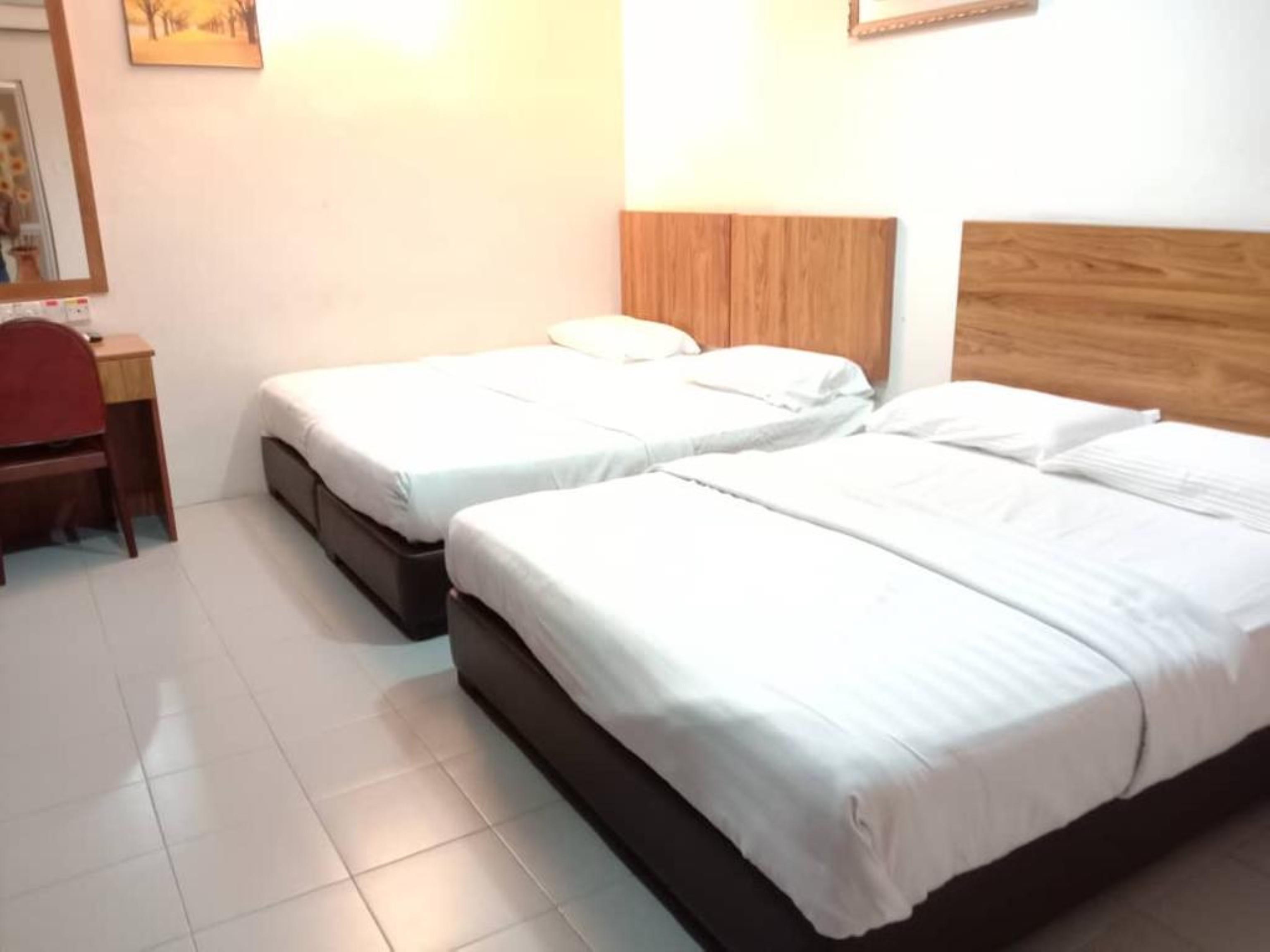 Oyo 89877 Sun Triang Hotel Kampong Kerayong Exterior photo