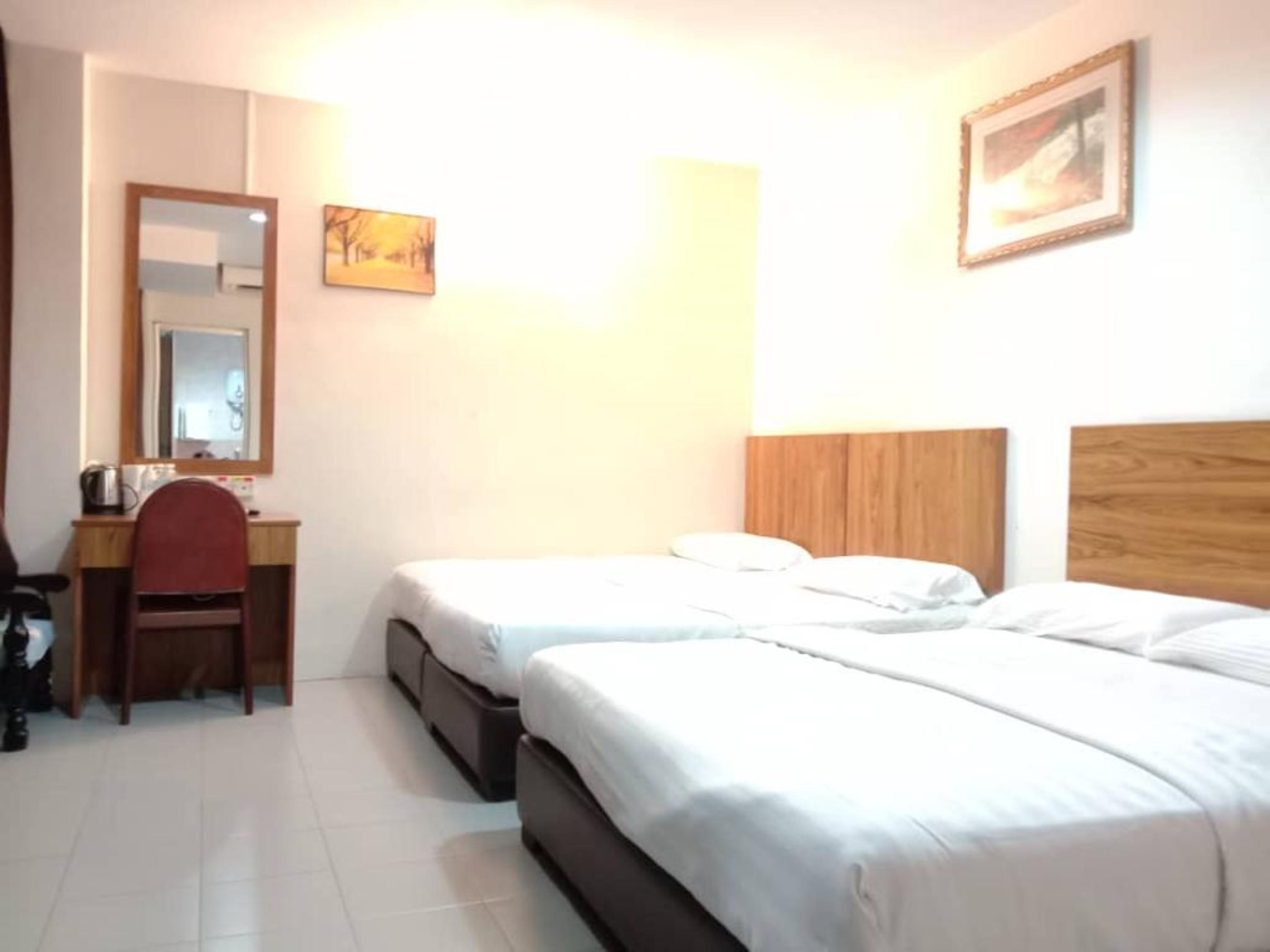 Oyo 89877 Sun Triang Hotel Kampong Kerayong Exterior photo