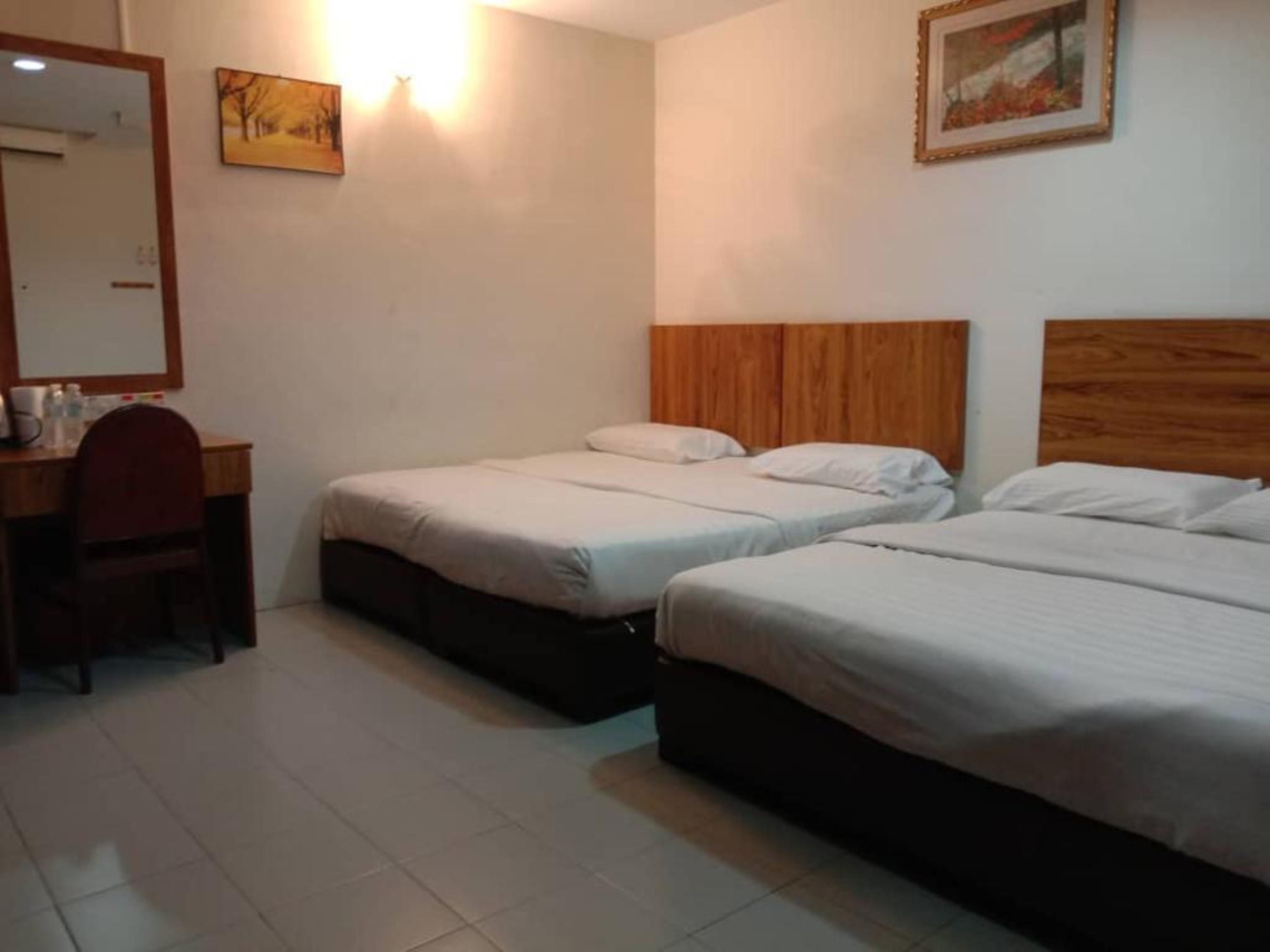 Oyo 89877 Sun Triang Hotel Kampong Kerayong Exterior photo