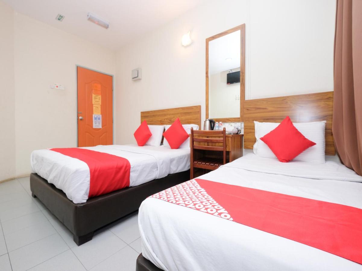 Oyo 89877 Sun Triang Hotel Kampong Kerayong Exterior photo